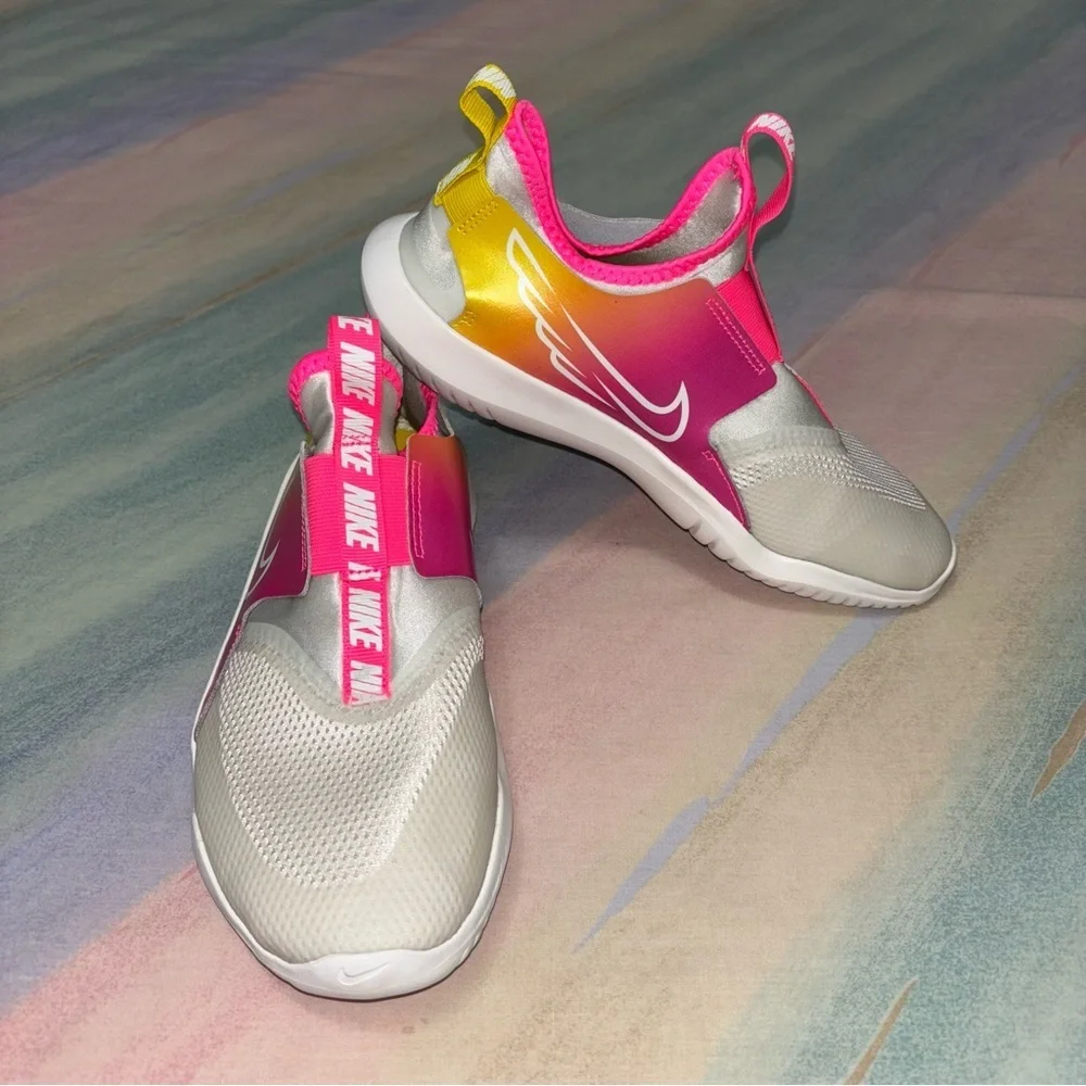 Nike Flex Runner Sun White/Pink CN7483-001 Grade-School size 7Y / women’s 8.5